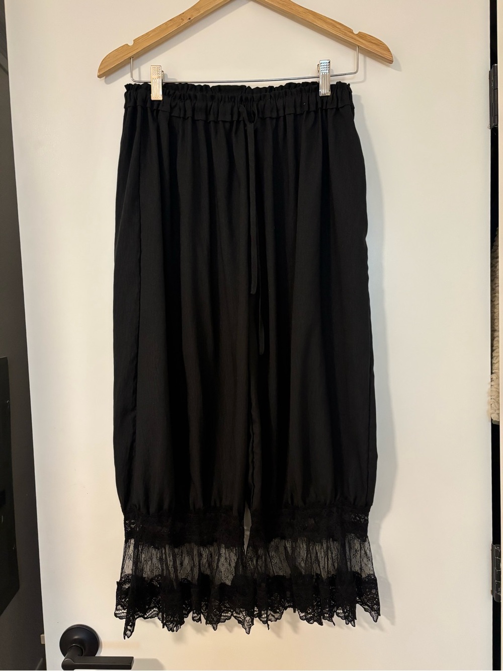 Black Lace-Trim bloomer pants  - Women's